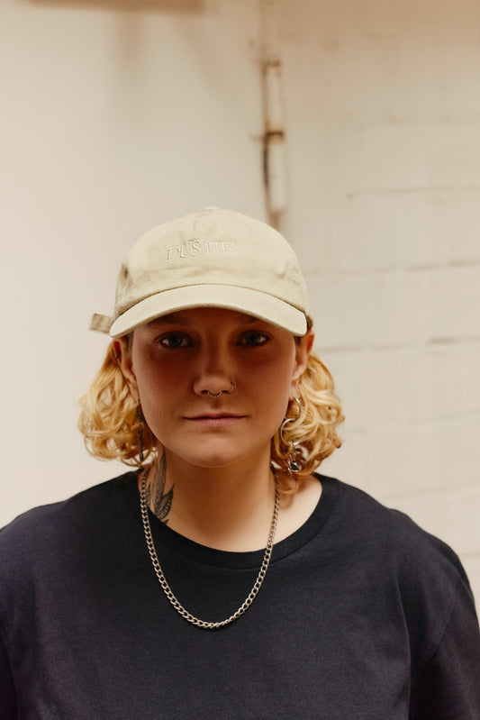 Beige Cotton Cap Vintage von der Marke Dusties Workwear, lockere Passform.
