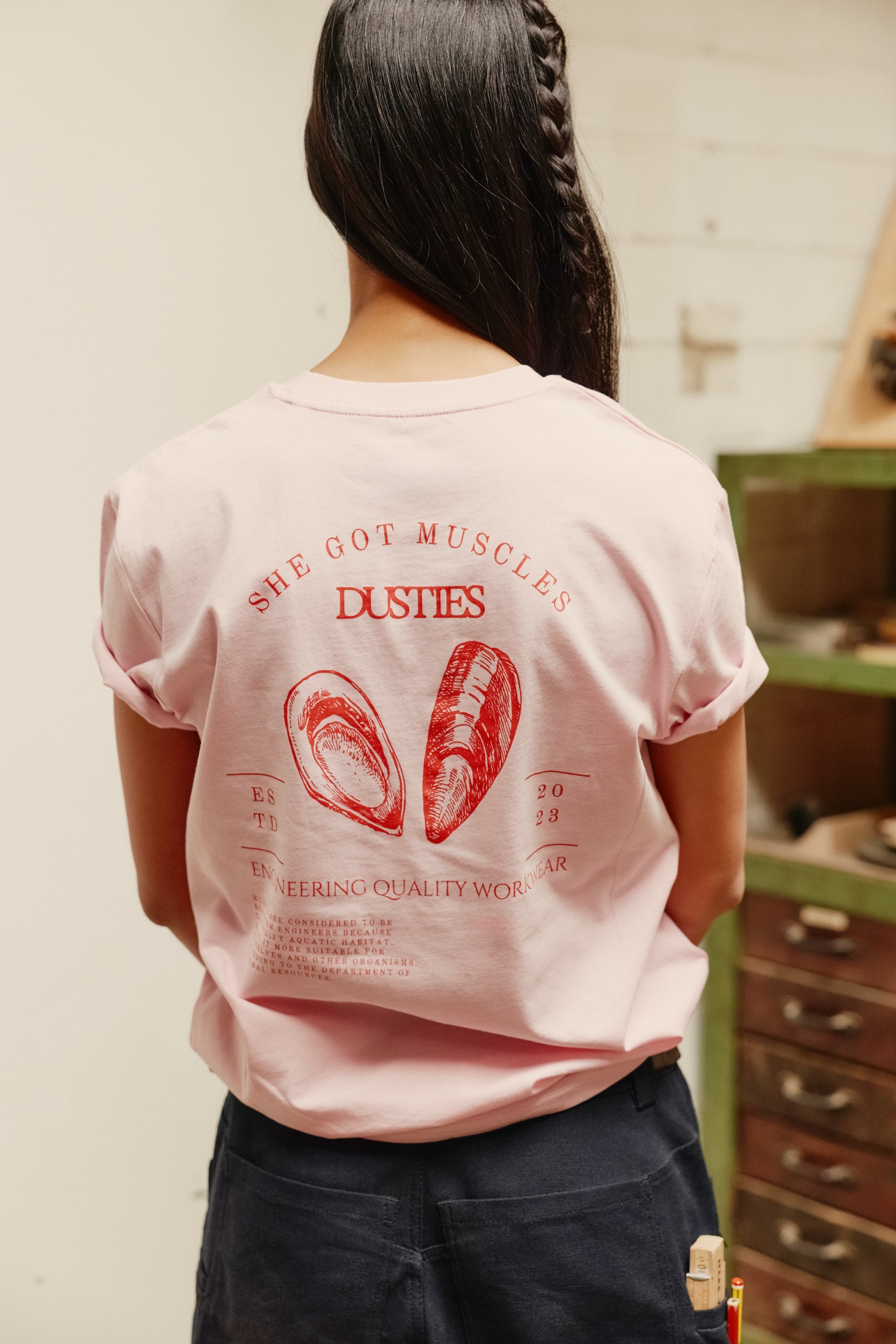 T-Shirt mit Screen-Print in Rot von Dusties Workwear.